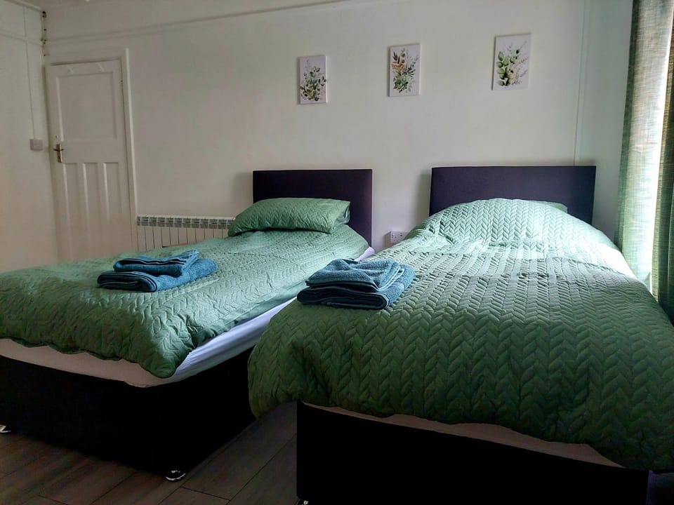 Shower, Toilet, Bedroom, towels