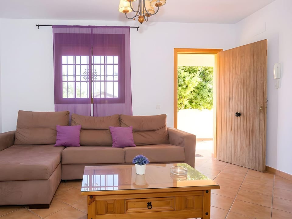 Casa cerca del pueblo terraza privada alquilamos a familias Apartment in La Janda