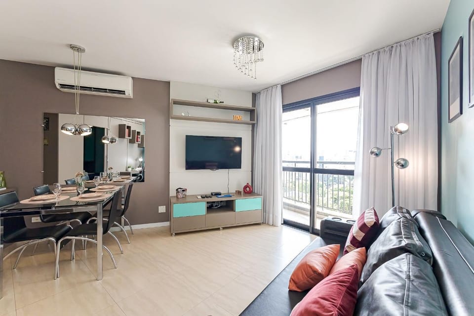 v077A -Ótima localização, varanda e garagem inclusa Apartment in Curitiba