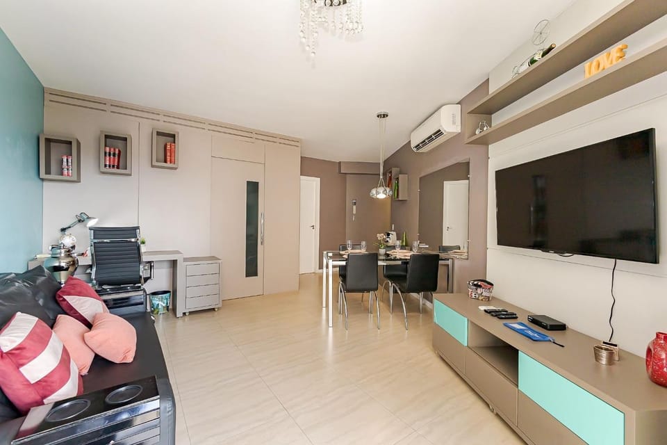 v077A -Ótima localização, varanda e garagem inclusa Apartment in Curitiba