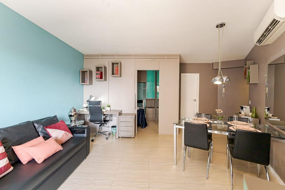 v077A -Ótima localização, varanda e garagem inclusa Apartment in Curitiba