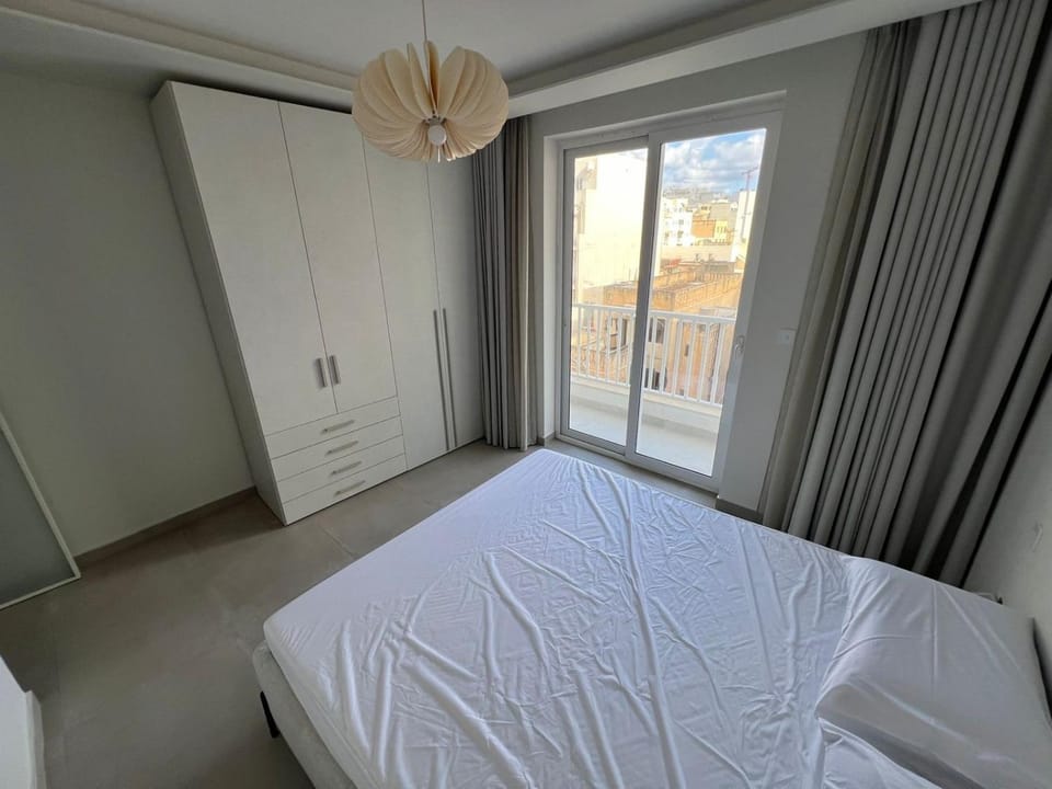 Bed, Bedroom, internet, wardrobe