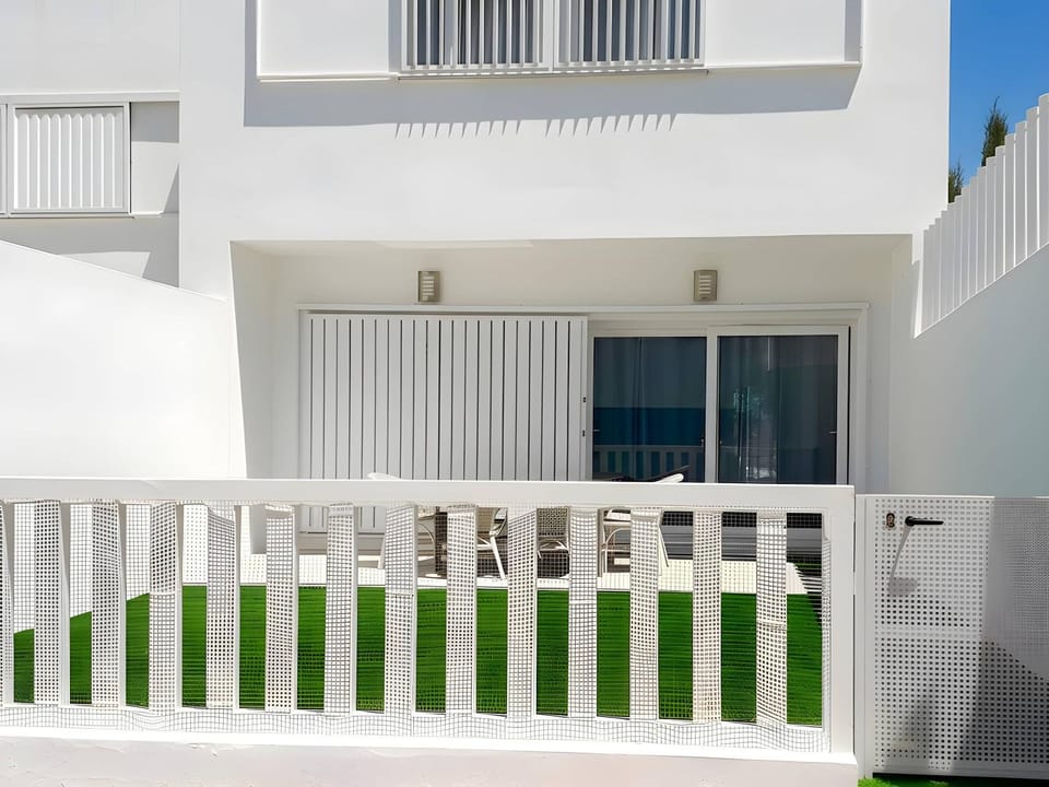 Chalet con piscina compartida alquilamos solo a familias Chalet in La Janda