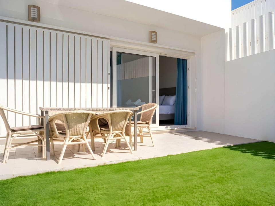 Chalet con piscina compartida alquilamos solo a familias Chalet in La Janda