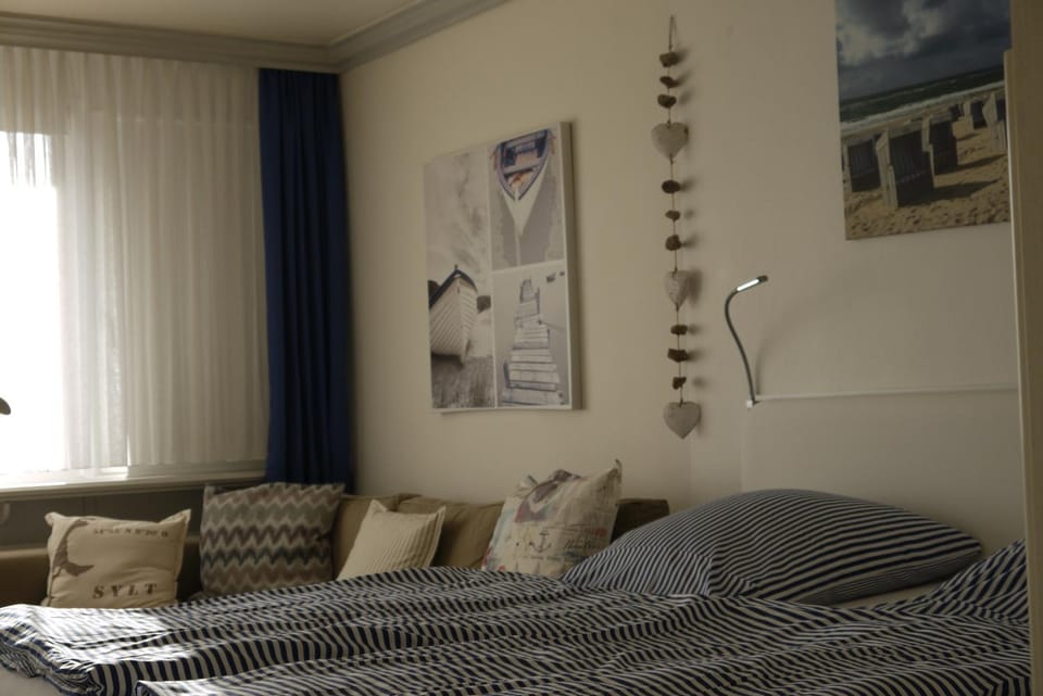 Living room, Seating area, Bedroom