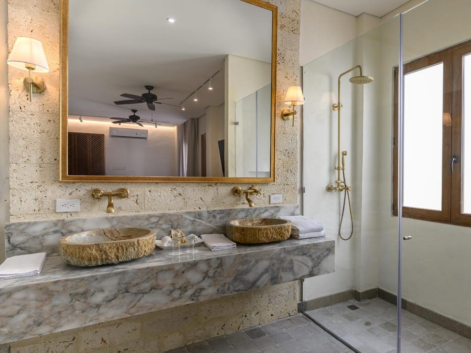 Shower, Bathroom, towels