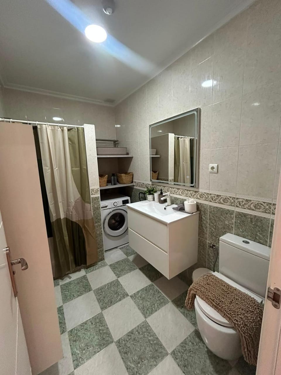 Toilet, Bathroom, towels