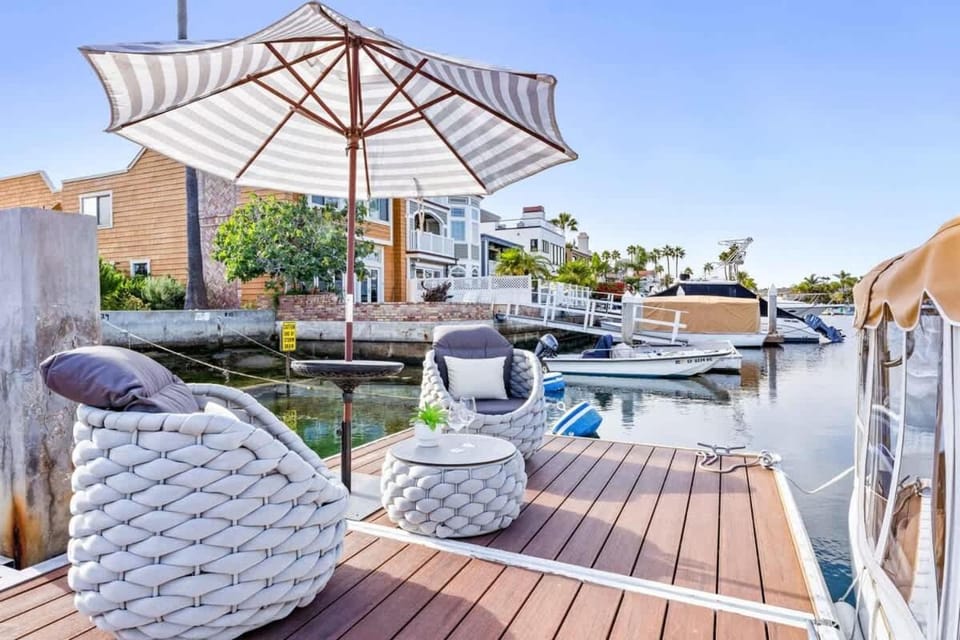Magical BayFRONT Home with Epic Dock and Hot Tub House in Balboa Peninsula