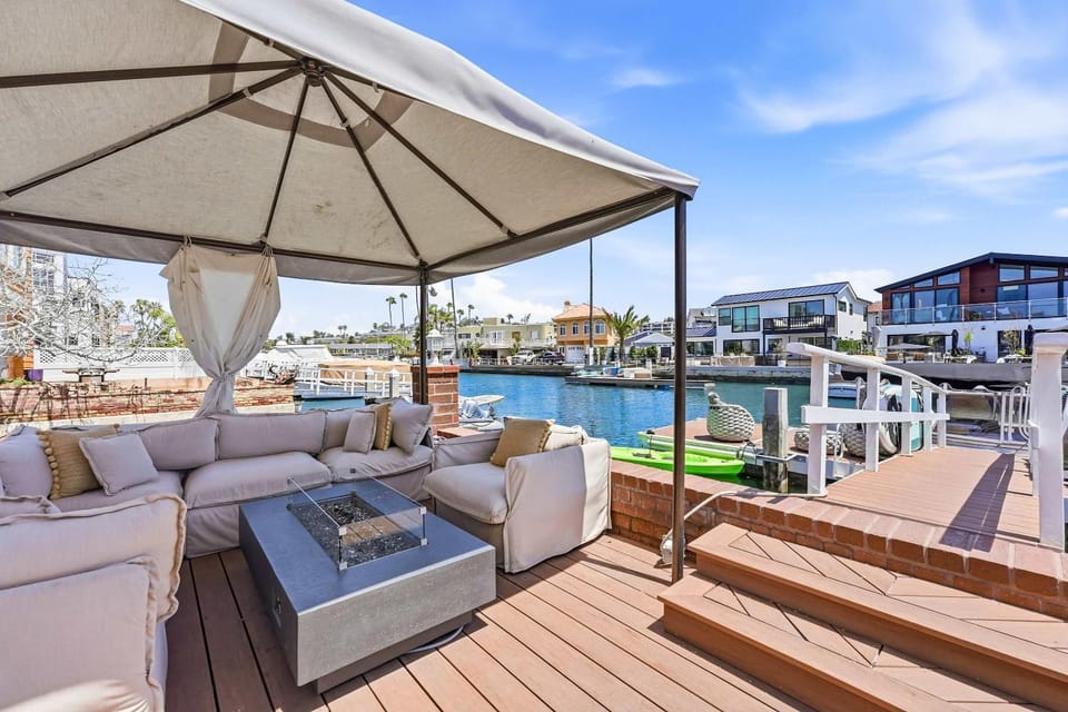 Magical BayFRONT Home with Epic Dock and Hot Tub House in Balboa Peninsula