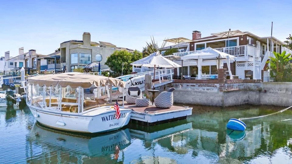 Magical BayFRONT Home with Epic Dock and Hot Tub House in Balboa Peninsula
