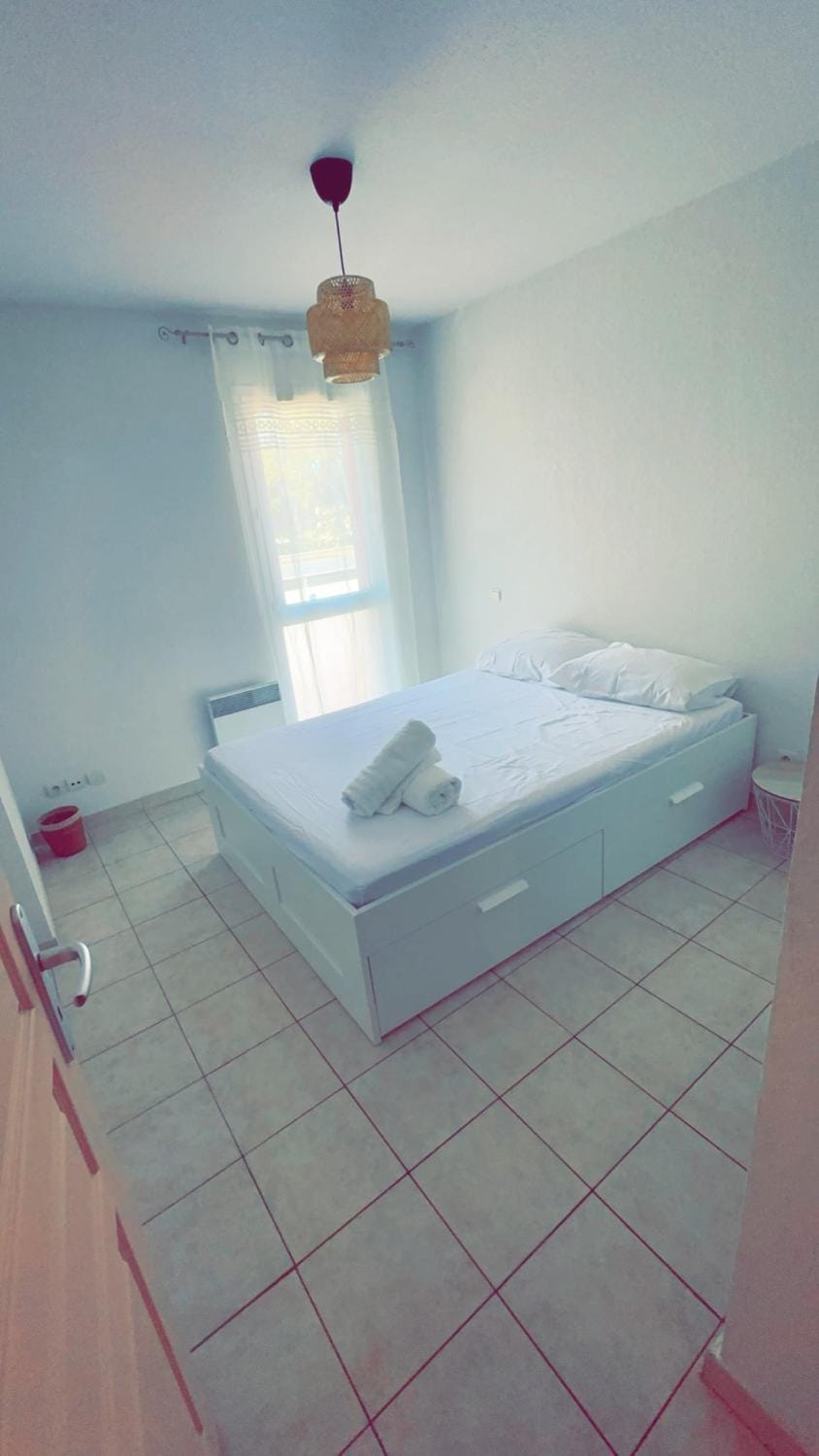 Bed, Bedroom, heating, heating, storage, storage, storage