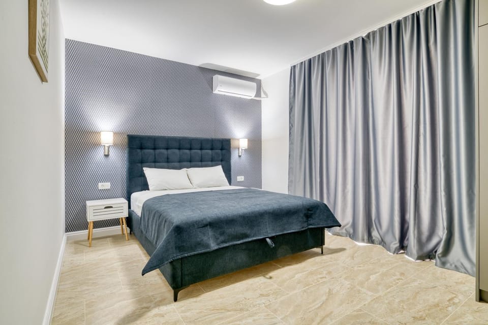 Bed, Photo of the whole room, air conditioner