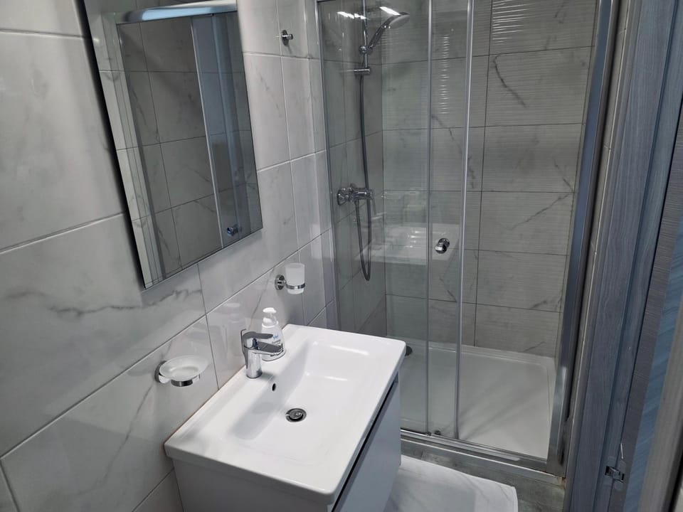 Coastline, Lovely Seafront Apartment Apartment in Malta