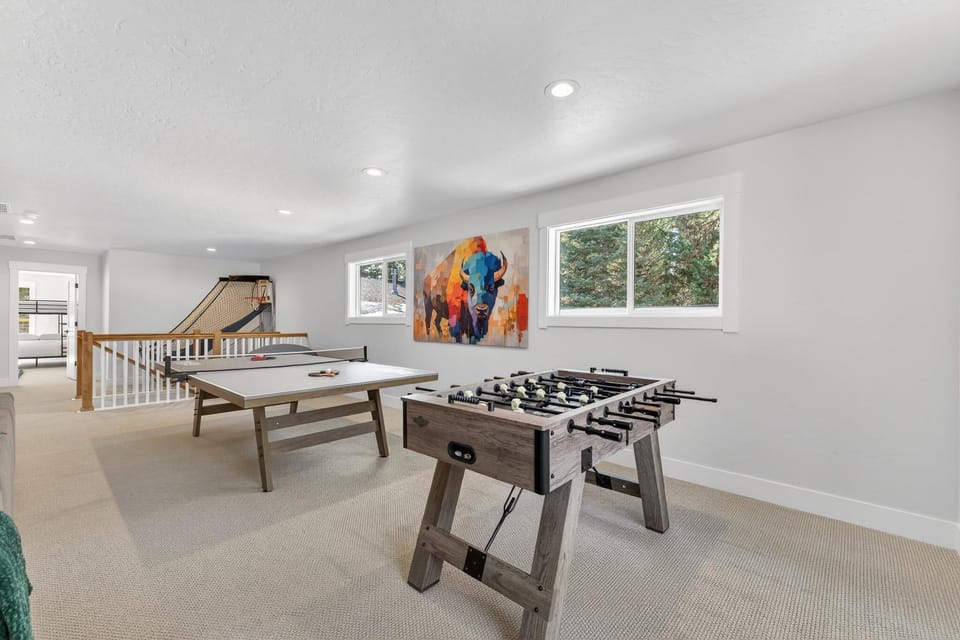 Ridge House- new home, sleeps 16, quiet neighborhood-, hot tub, trailer parking, pet friendly House in McCall