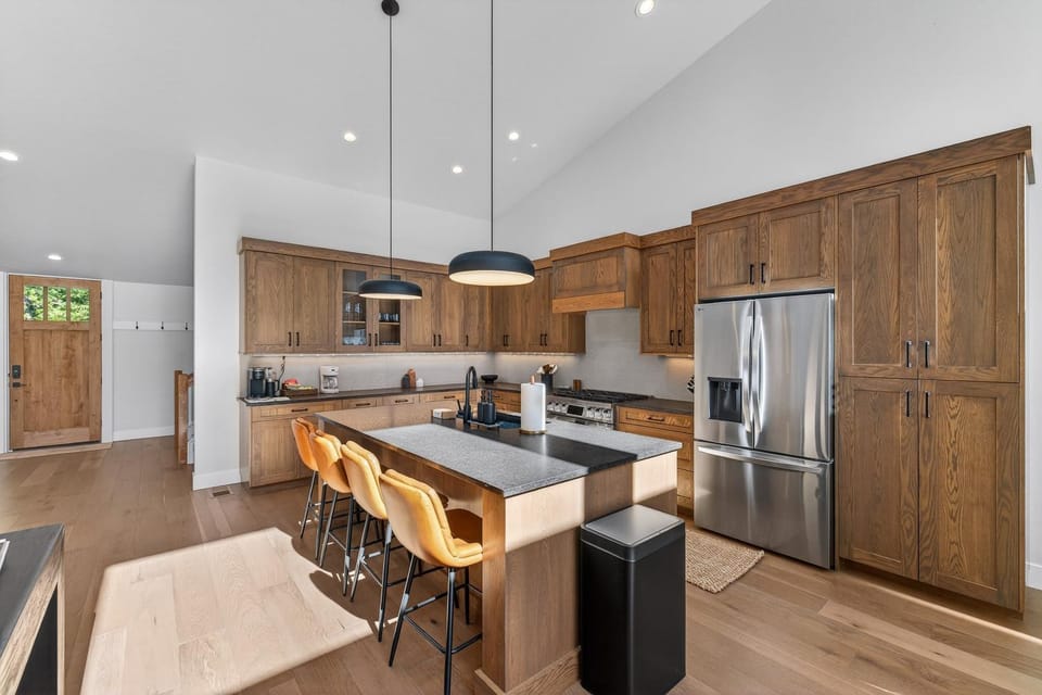 Ridge House- new home, sleeps 16, quiet neighborhood-, hot tub, trailer parking, pet friendly House in McCall