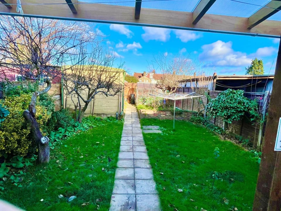 Facade/entrance, Day, Neighbourhood, Garden, Garden, Garden view