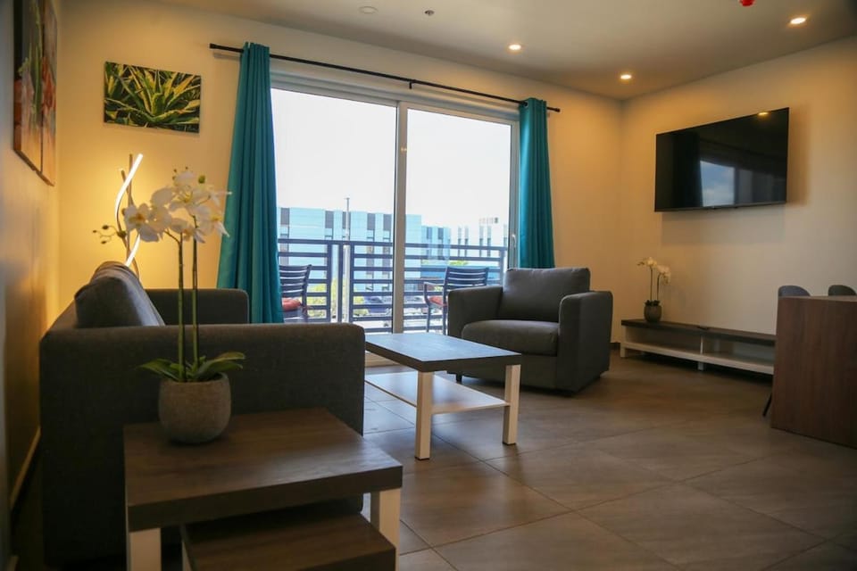 TV and multimedia, Living room, Seating area, Evening entertainment