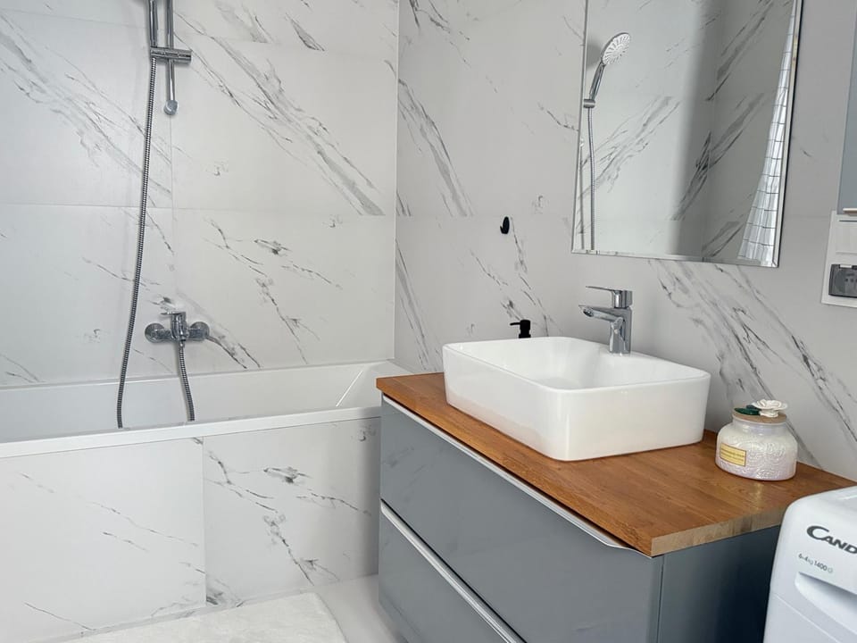 Bathroom, Bath