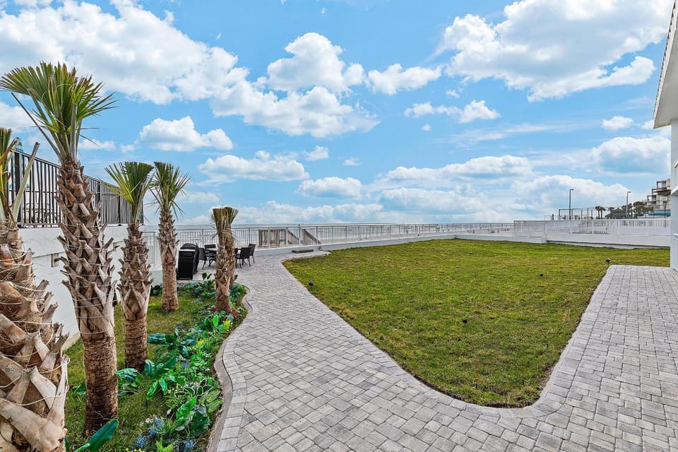 Ocean Breeze Resort 213 House in South Daytona