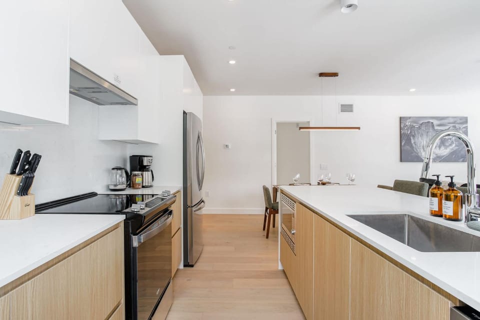 Revel Heights - Large 3 Bedroom Condo Apartment in Revelstoke