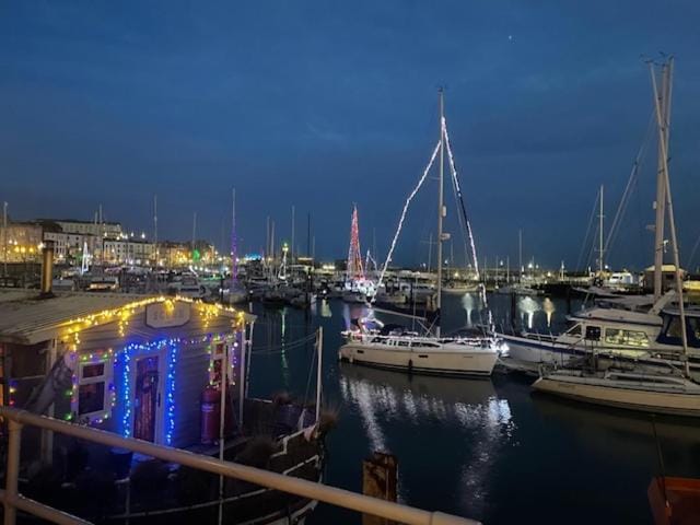 Top-end penthouse with sea views and free parking Apartment in Ramsgate