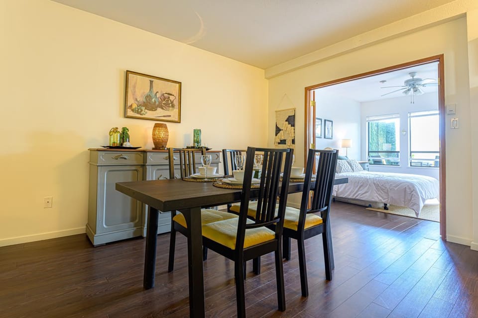 Seating area, Dining area