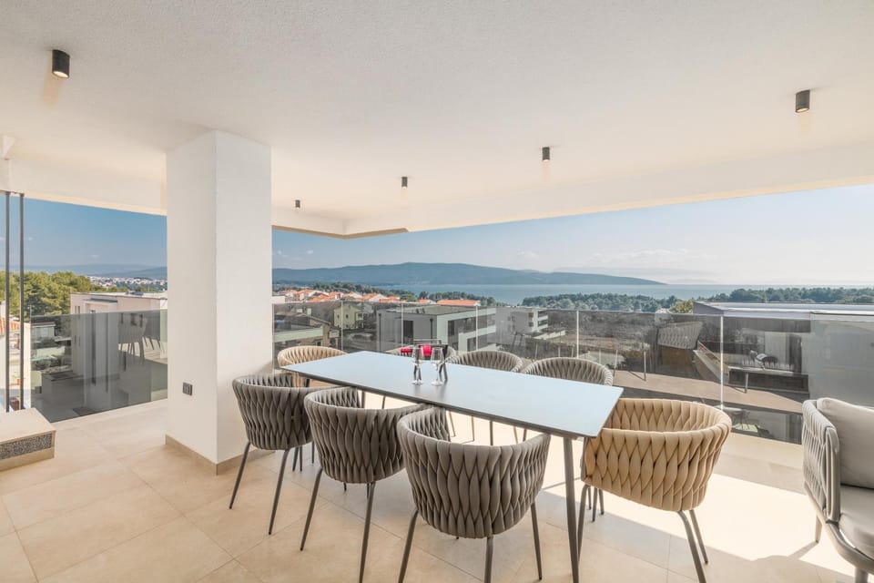 View (from property/room), Balcony/Terrace, Balcony/Terrace, Seating area, Mountain view