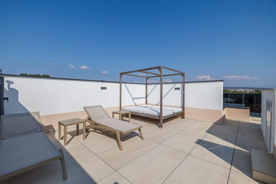 View (from property/room), Swimming pool, sunbed