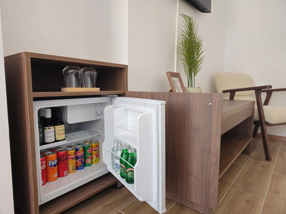 Drinks, Alcoholic drinks, Non alcoholic drinks, minibar
