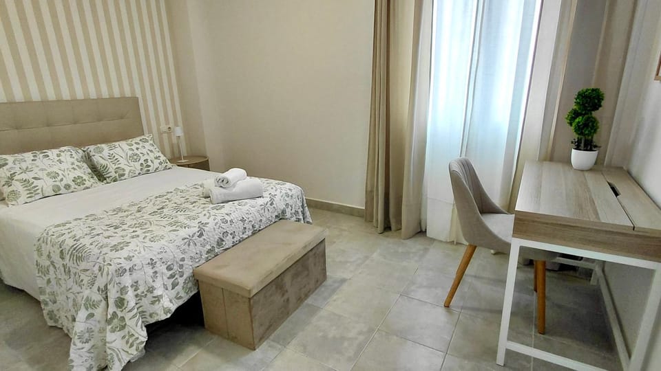 Photo of the whole room, Bedroom