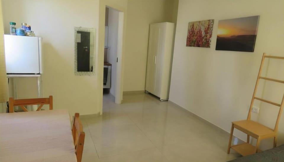 Coffee/tea facilities, Dining area, wardrobe