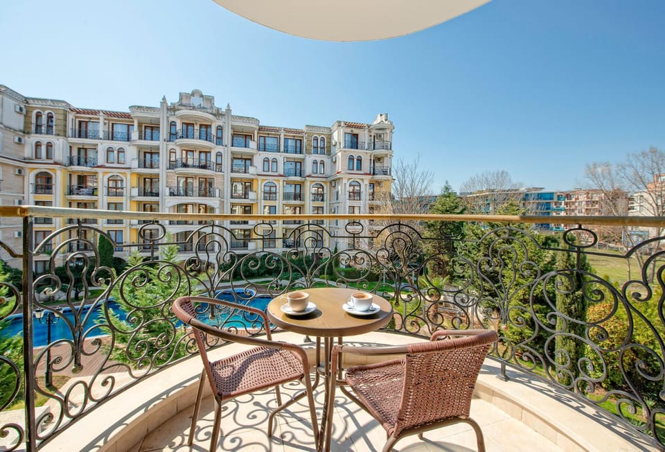 Property building, Patio, Garden, Balcony/Terrace, Seating area, Pool view