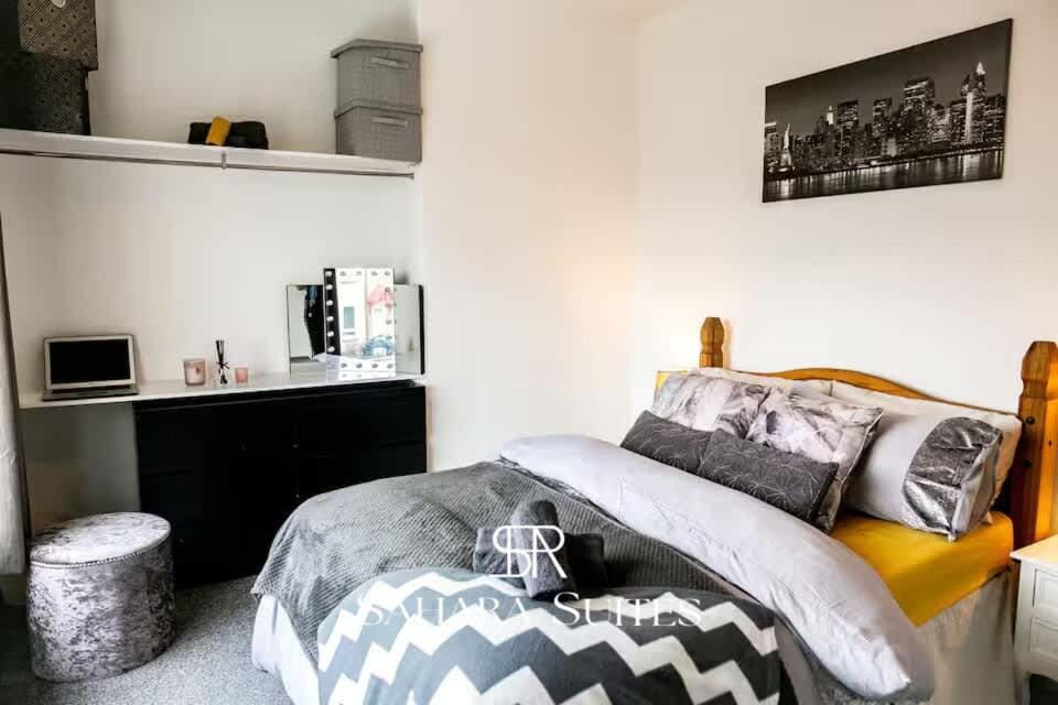 Bed, Photo of the whole room, Bedroom