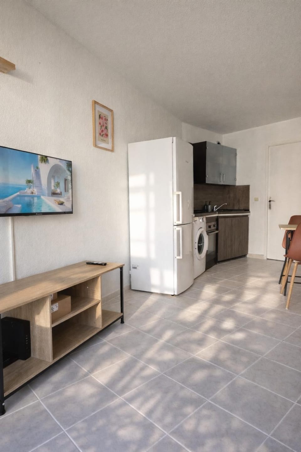 Kitchen or kitchenette, oven, stove, washing machine