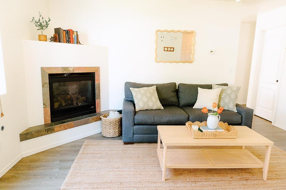 Living room, Seating area, fireplace
