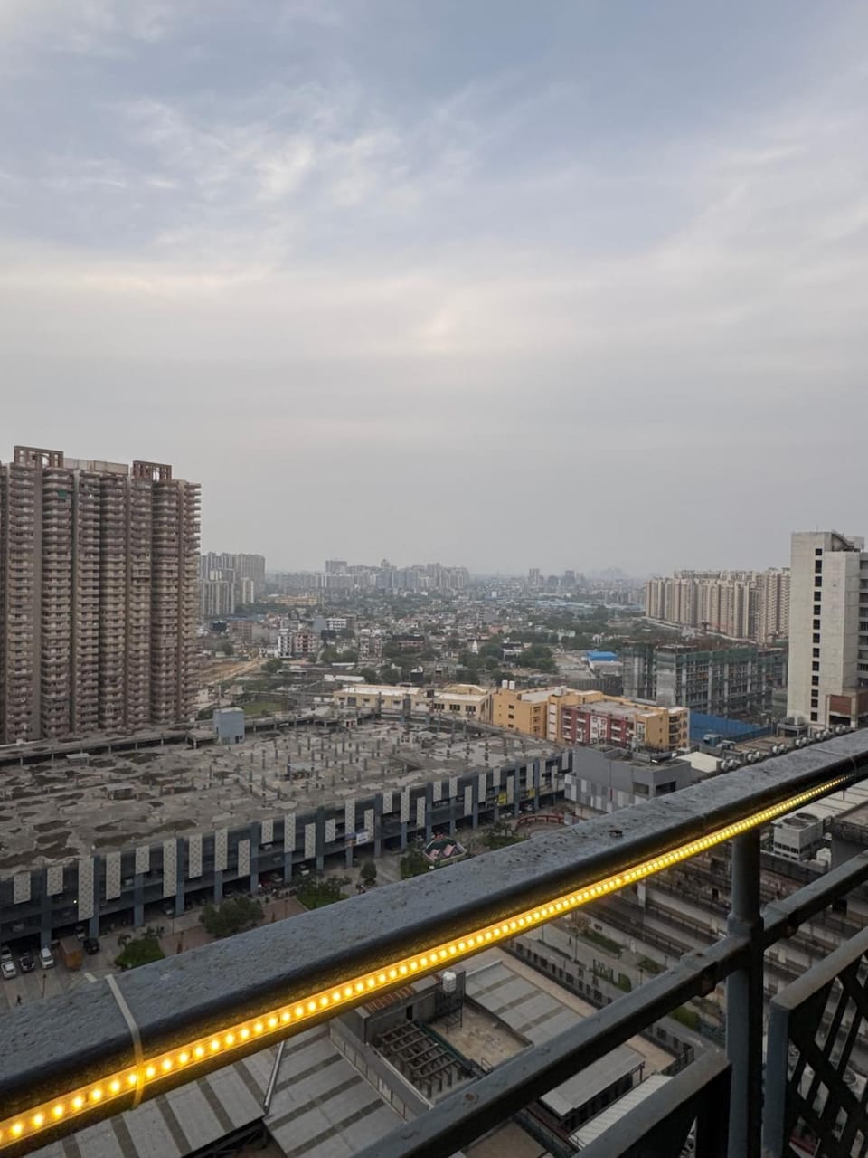 Modern Luxe Studio Ambience Cozy & Stylish Stay Apartment in Noida