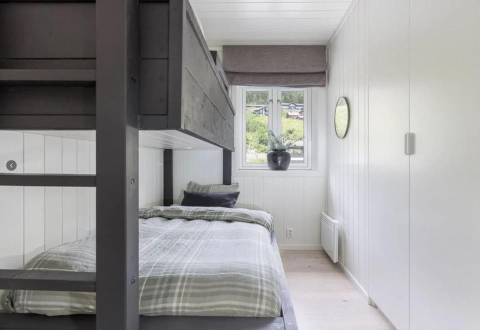Bedroom, bunk bed