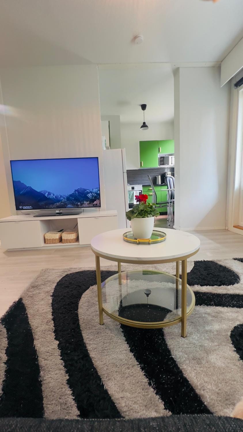 TV and multimedia, Living room, Seating area, Evening entertainment