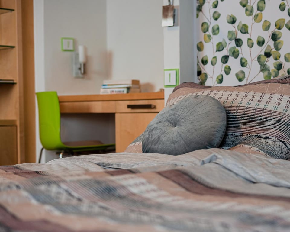 Bed, Seating area, Bedroom, hair dresser