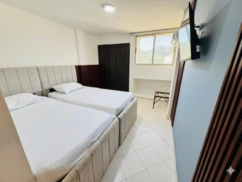 Amplio apartamento reformado de 3 dormitorios con vistas al mar Apartment in Gaira