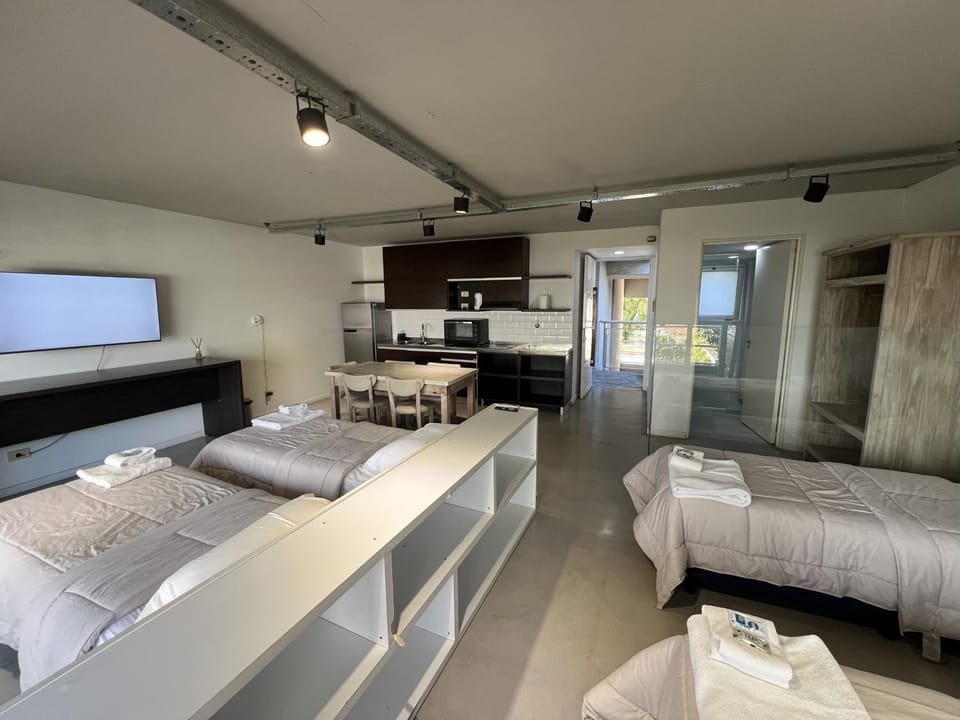 TV and multimedia, Photo of the whole room, air conditioner