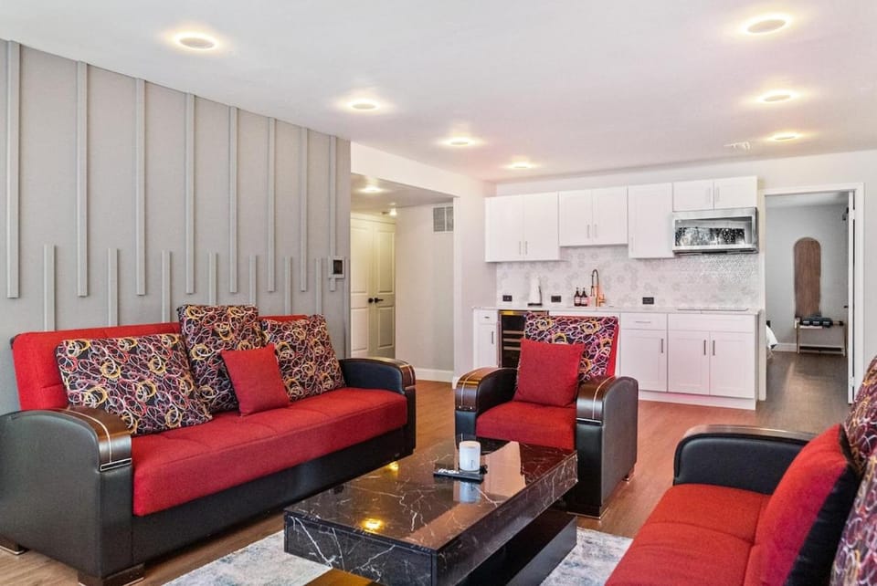 Luxury home with Hot-tub fire Pit Game Room House in Sudley