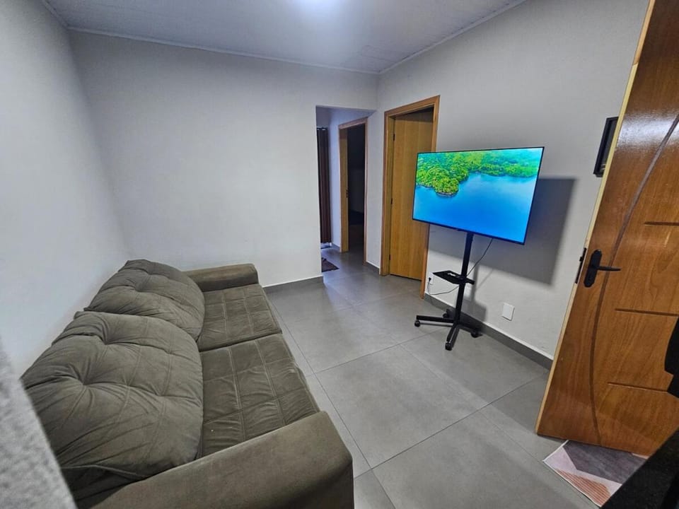 Baza um lugar perfeito para descansar, piscina aquecida solar, ar condicionado, garagem coberta e etc House in State of São Paulo