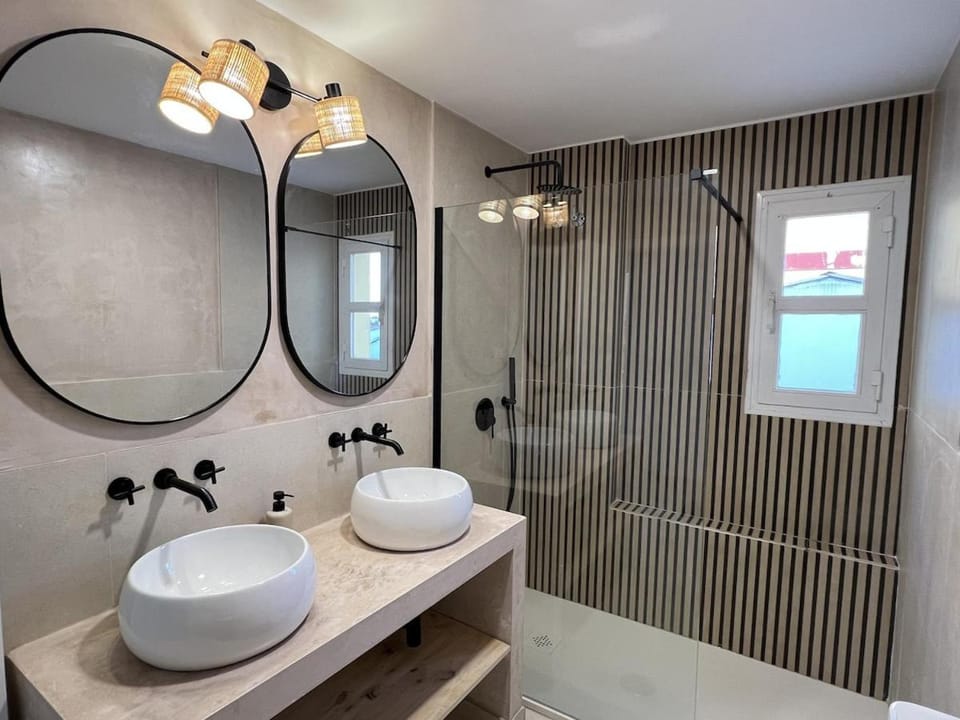 Shower, Bathroom