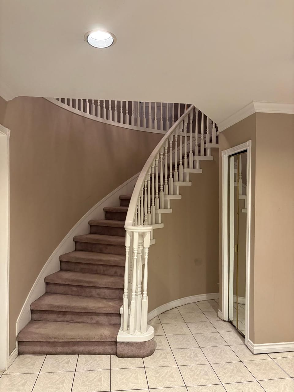 Cedar Hills Guest House- Beautiful Room, Free Parking, 24 Hr Transit Vacation rental in New Westminster