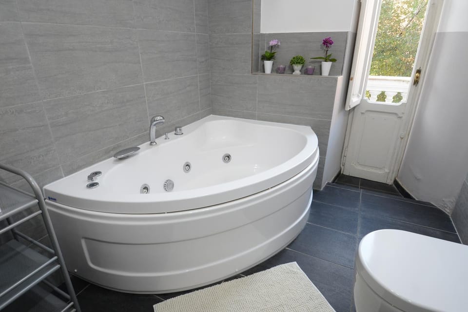 Bathroom, Bath