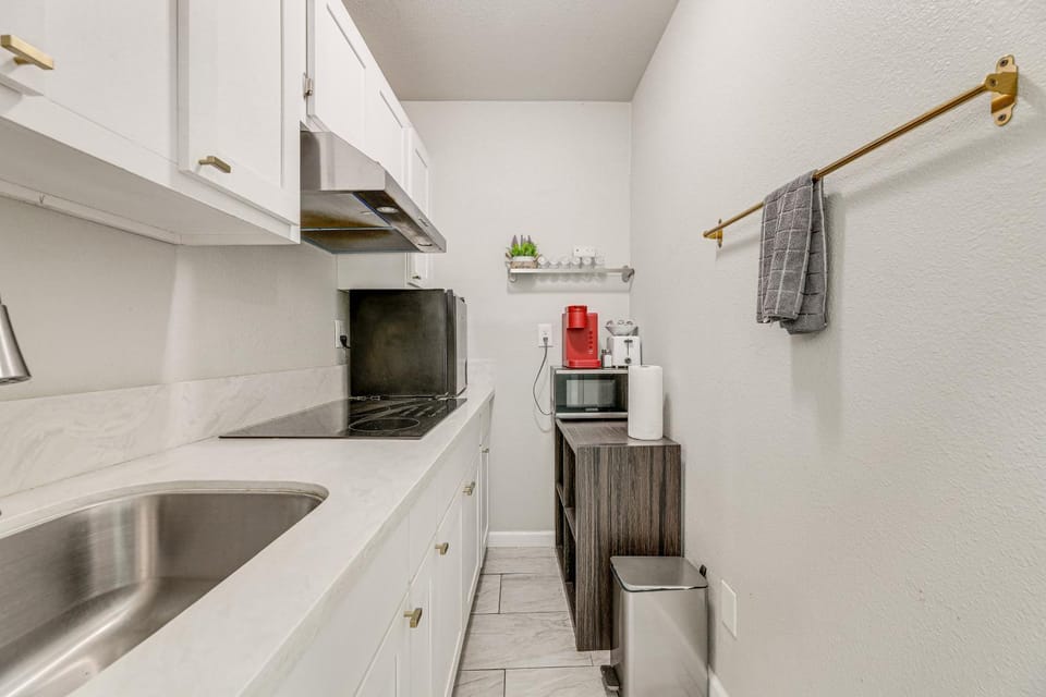 Cozy and Convenient Condo in Compton, Pets Welcome! Apartment in Compton
