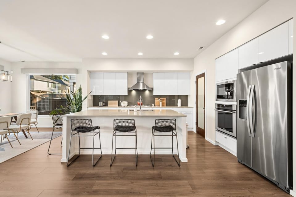 Kitchen or kitchenette, Dining area, dishwasher, oven, stove, toaster