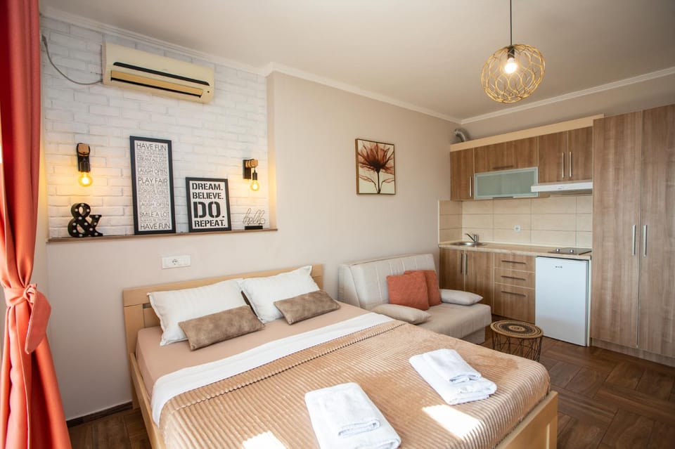 Bedroom, air conditioner