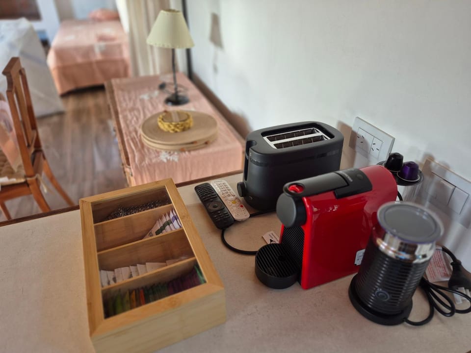 Coffee/tea facilities, View (from property/room), Kitchen or kitchenette, Mountain view, Swimming pool, heating, toaster